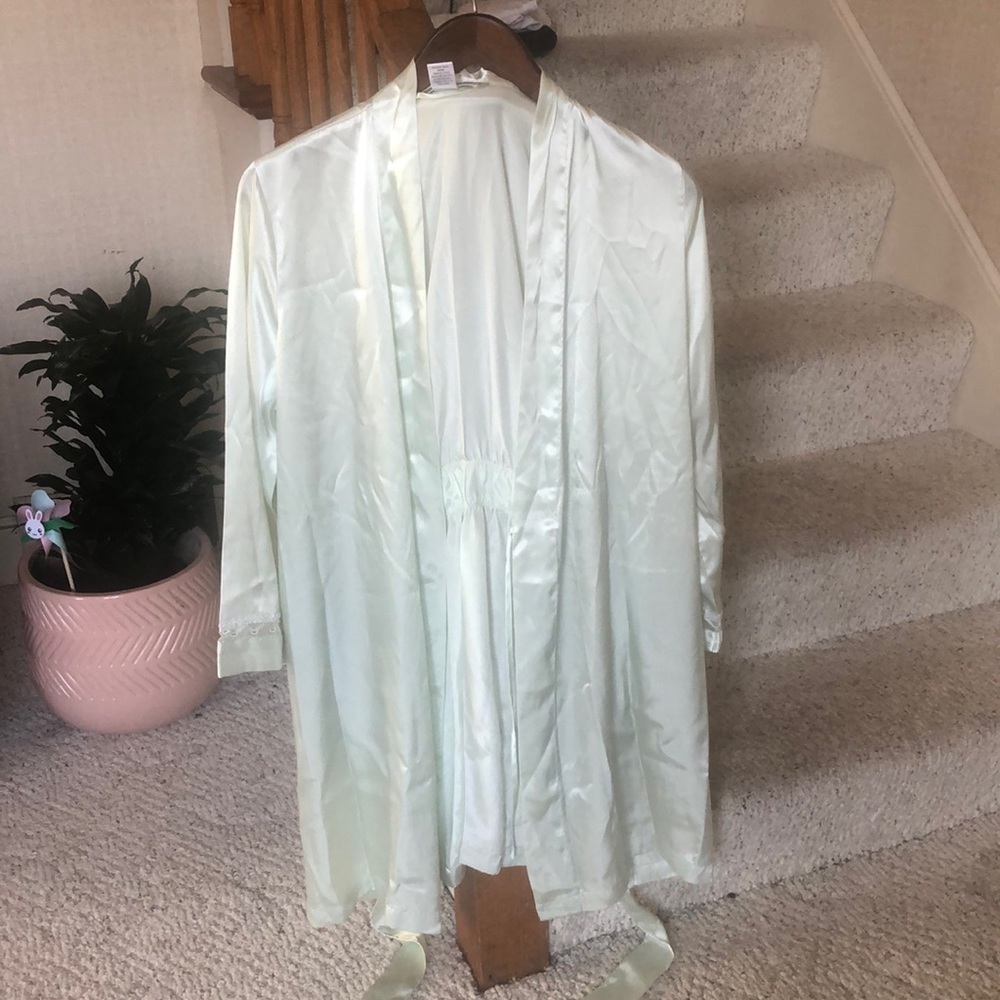 Morgan Taylor Intimates Green Satin Glamour Robe